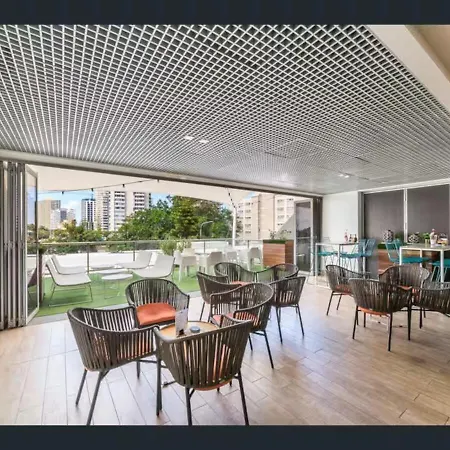Mantra On View Ocean Escape At Surfers Paradise Gold Coast Exterior photo